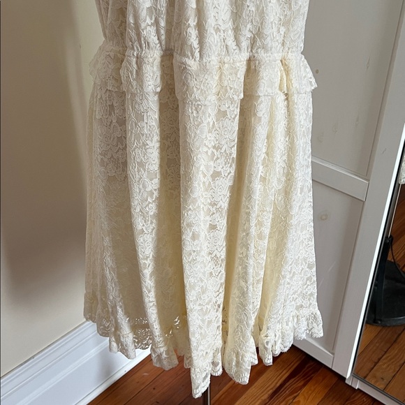 Arula Feminine Boho Cream/Ivory Lace Ruffle Mini Dress - Size B (18/20) - NWOT - Picture 3 of 9